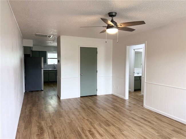 Building Photo - 2018 W Olive St