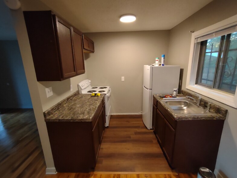 Building Photo - 510 Camrose Dr