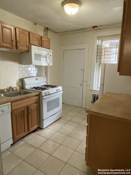 Building Photo - 15 Barrows St