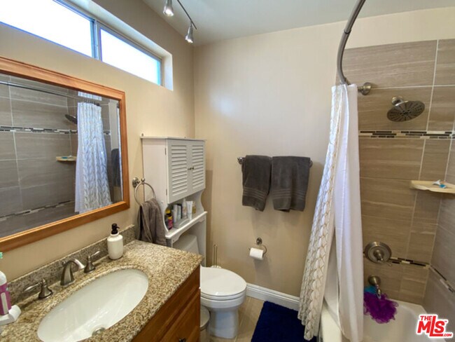 Building Photo - 5185 Karen Cir