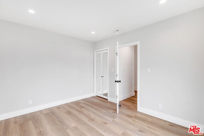 Building Photo - 2034 S Palm Grove Ave