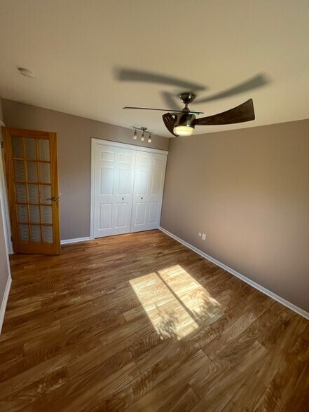 Building Photo - 1804 Colonial Village Way