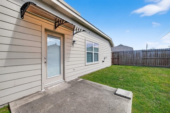 Building Photo - 9830 Lynette Falls Dr