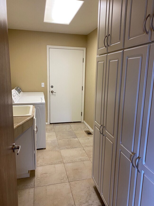 Laundry room - 6025 Rock Chuck Cir