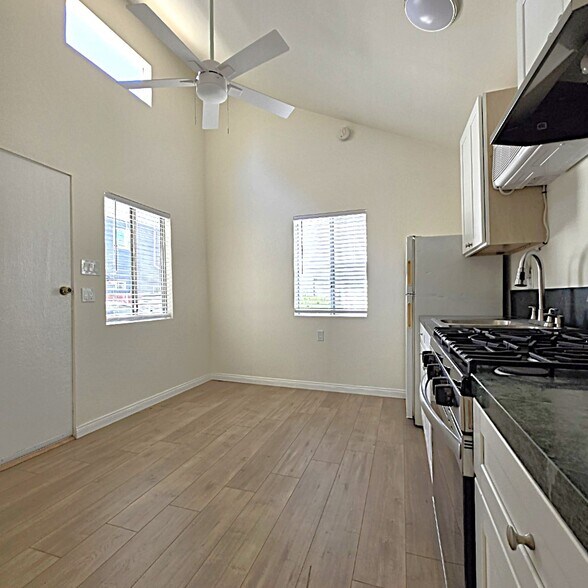 Building Photo - 5301 Cartwright Ave