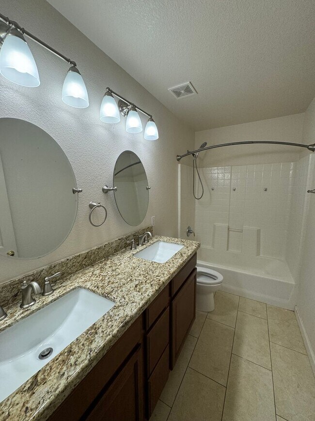 Building Photo - 5415 W Buffalo St