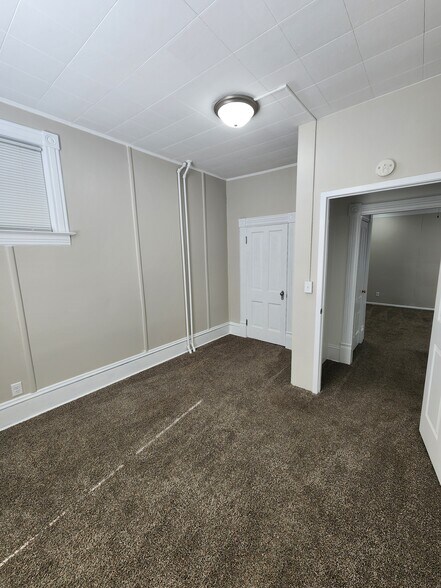 Building Photo - 302 W Elm St