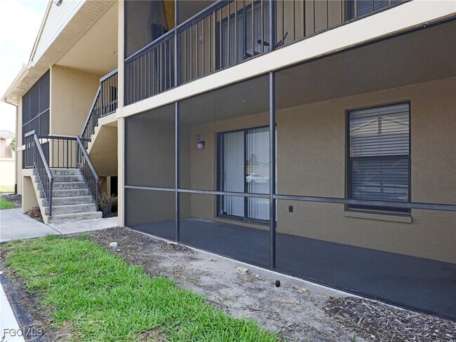 Building Photo - 5321 Summerlin Rd
