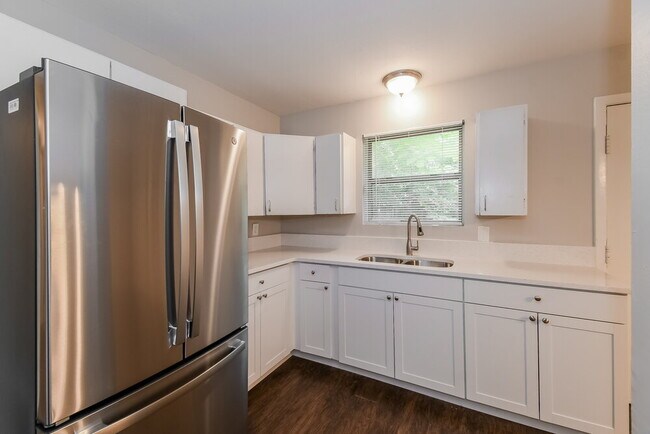 Building Photo - 2123 Patou Dr W