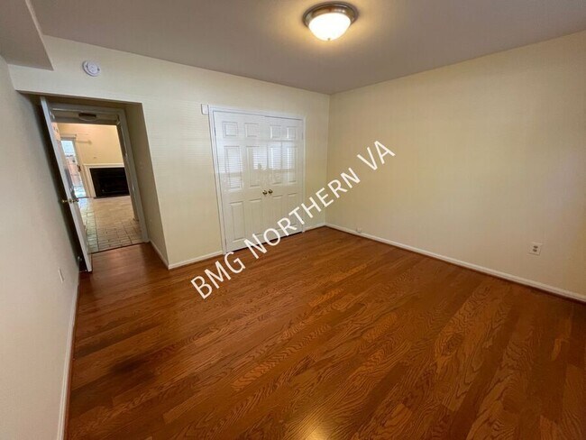 Building Photo - 2105 Kings Garden Way