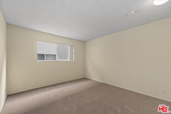 Building Photo - 18555 Collins St