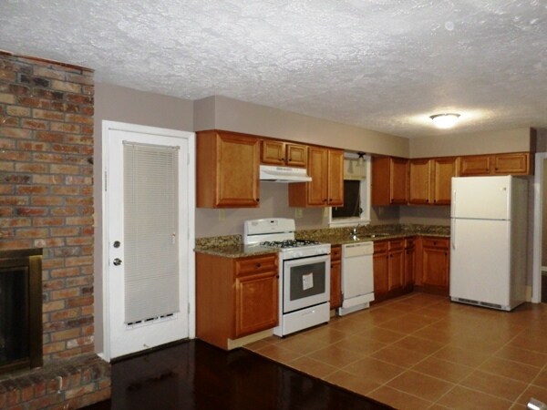 Building Photo - 2297 Glendale Dr