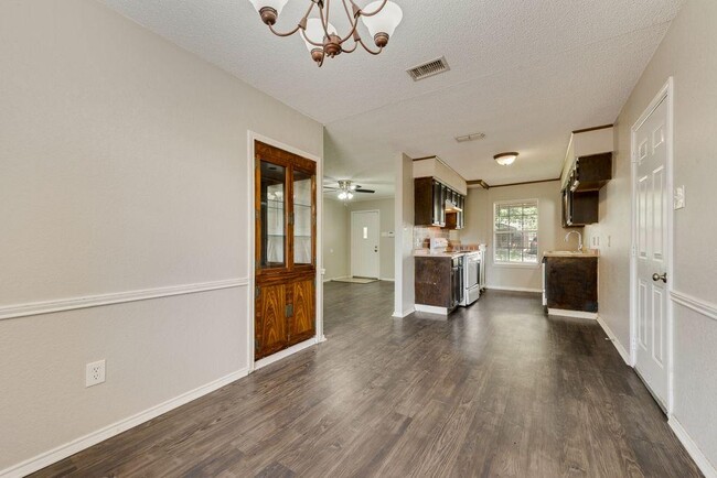 Building Photo - 512 Thomas Trail