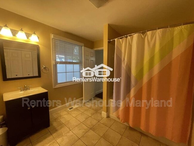 Building Photo - 8203 Watersedge Rd