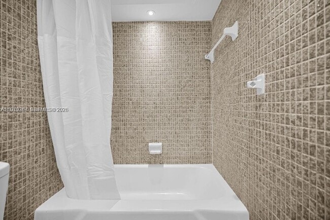 Building Photo - 2201 Brickell Ave