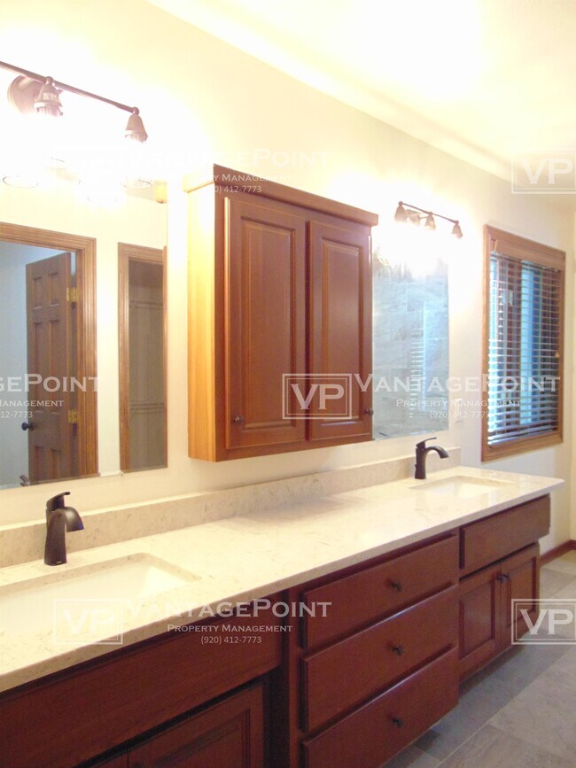 Building Photo - 1482 Parkway Dr