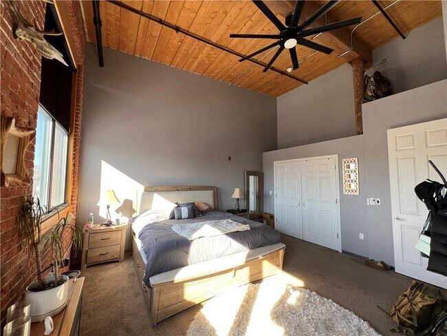 Building Photo - 1117 Douglas Ave