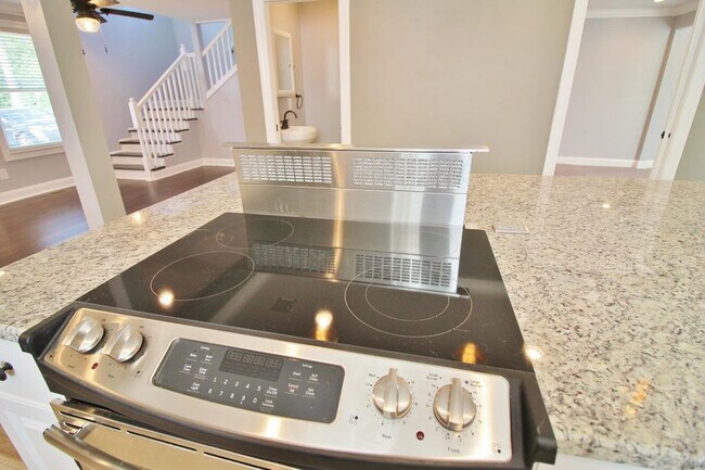 Kitchen 3 - 410 E Trinity Ln