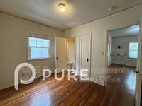 Building Photo - 715 NE 20th Ave