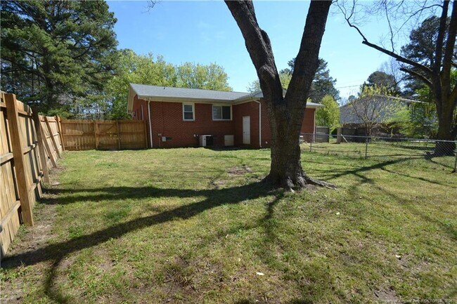Building Photo - 5133 Lundy Dr
