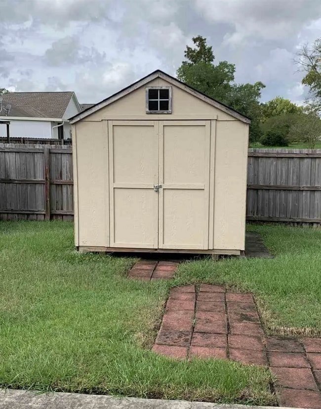Building Photo - Luxurious 3 bedroom 2 bath home in the Hea...