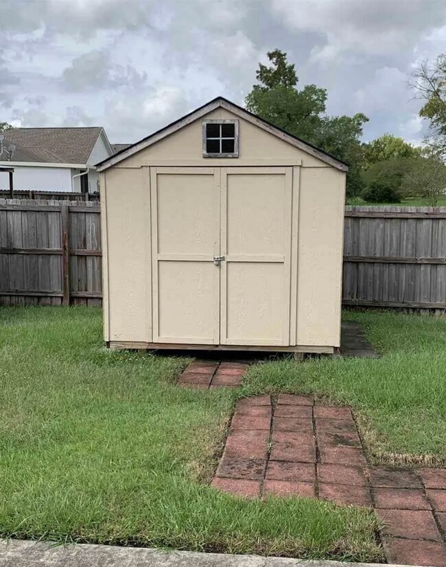 Building Photo - Luxurious 3 bedroom 2 bath home in the Heart of Baton Rouge!