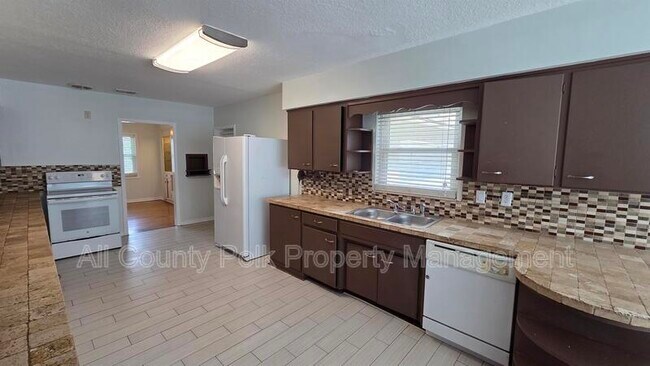 Building Photo - 925 Sikes Blvd