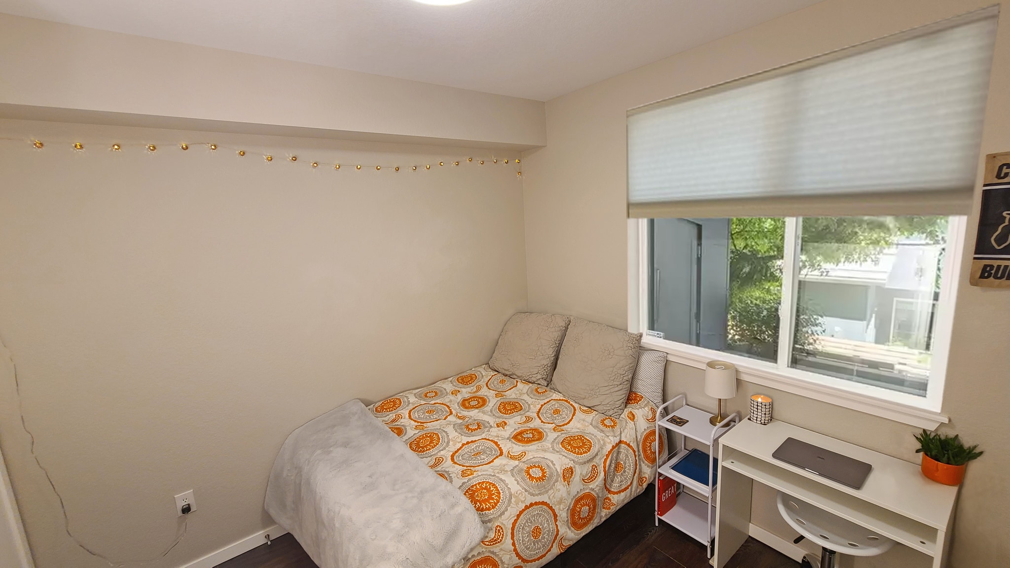 Front bedroom - 2850 E College Ave