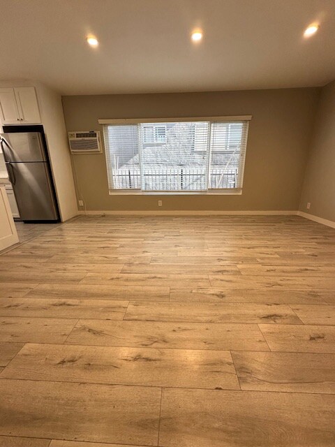 Building Photo - 7555 De Longpre Ave