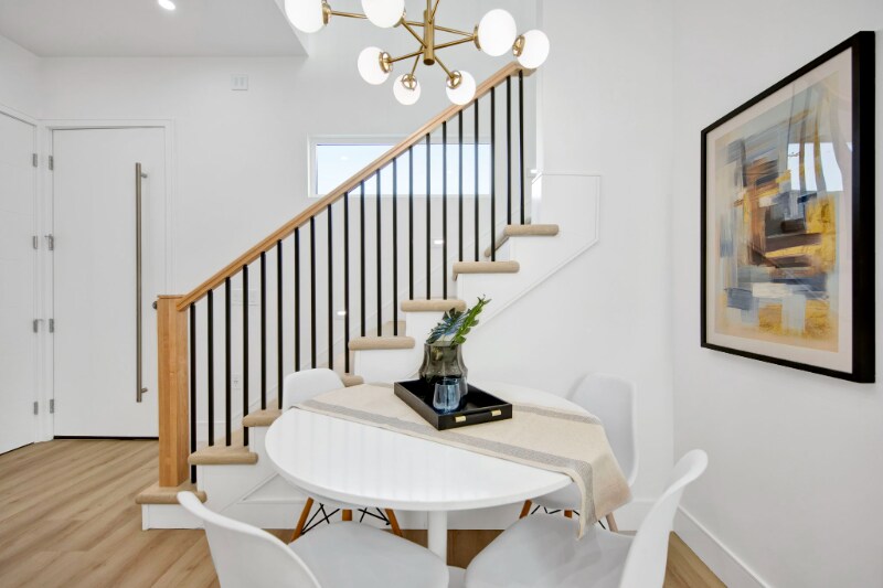 Building Photo - 2354 E Poppy St