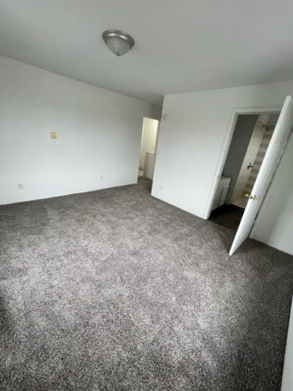 Building Photo - 206 S 4th St