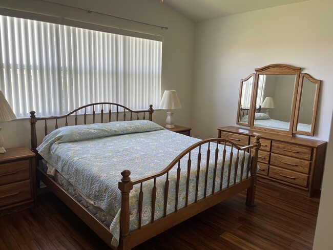 Building Photo - 364 Sunview Way