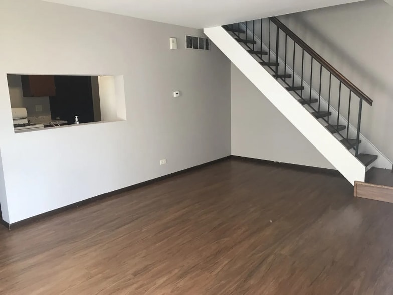 Building Photo - 310 Farmingdale Cir