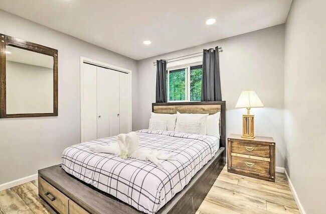 Building Photo - 19 Conservancy Ct