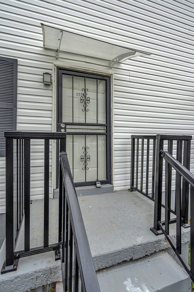 Building Photo - 3226 Lincoln Ave