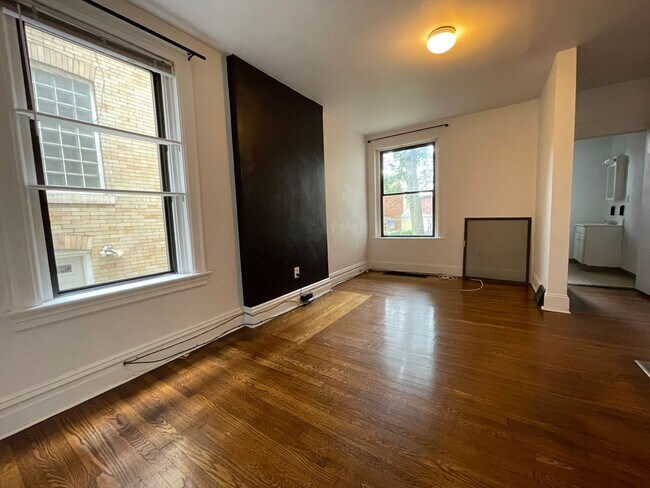 Building Photo - 213 S Aiken Ave