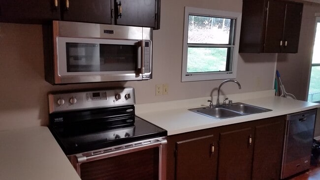 Building Photo - 8830 Highland View Rd