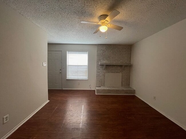 Building Photo - 221 Meadow Ct
