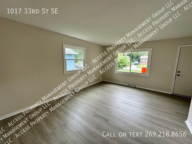 Building Photo - 1017 33rd St SE