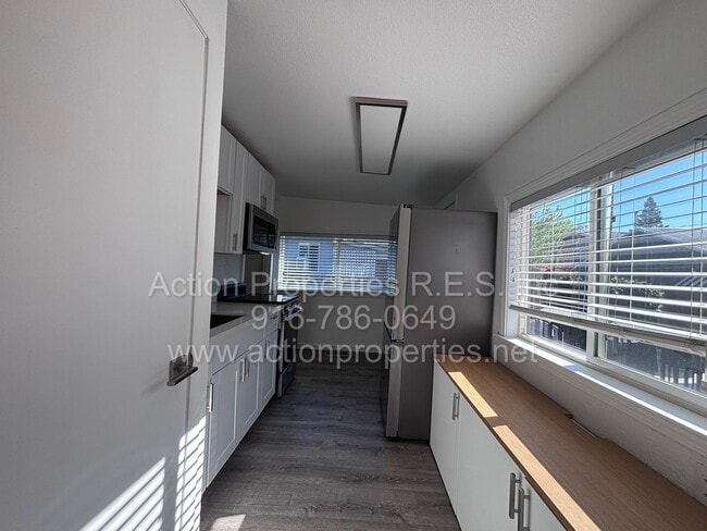 Building Photo - Downtown Roseville - 2 Bed, 1 Bath - Single Level Bungalow - Landscaping, Internet, and Utilities...