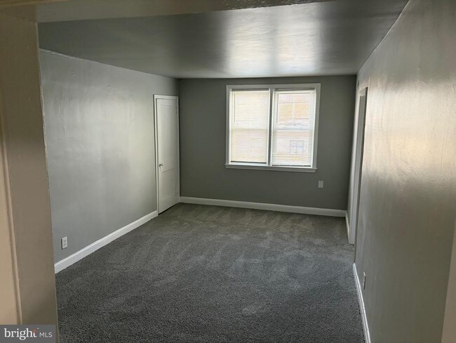 Building Photo - 7243 Holabird Ave