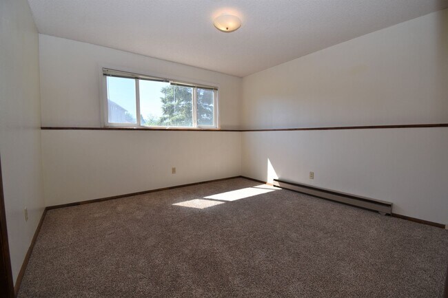 Building Photo - 2Bed 1.5Ba W/ Carport! Close to Trails, Ho...