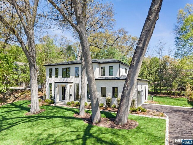 Building Photo - 242 Hardenburgh Ave