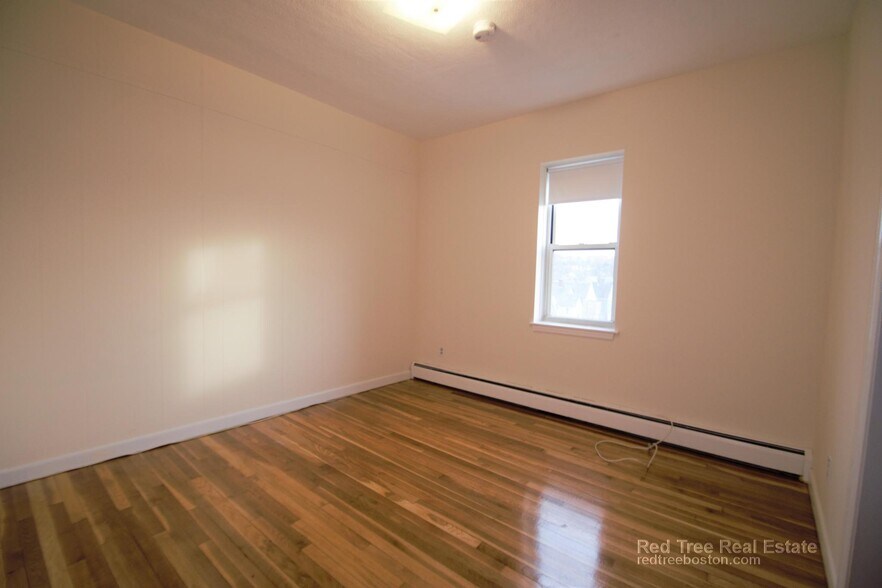 Building Photo - 172 N Beacon St