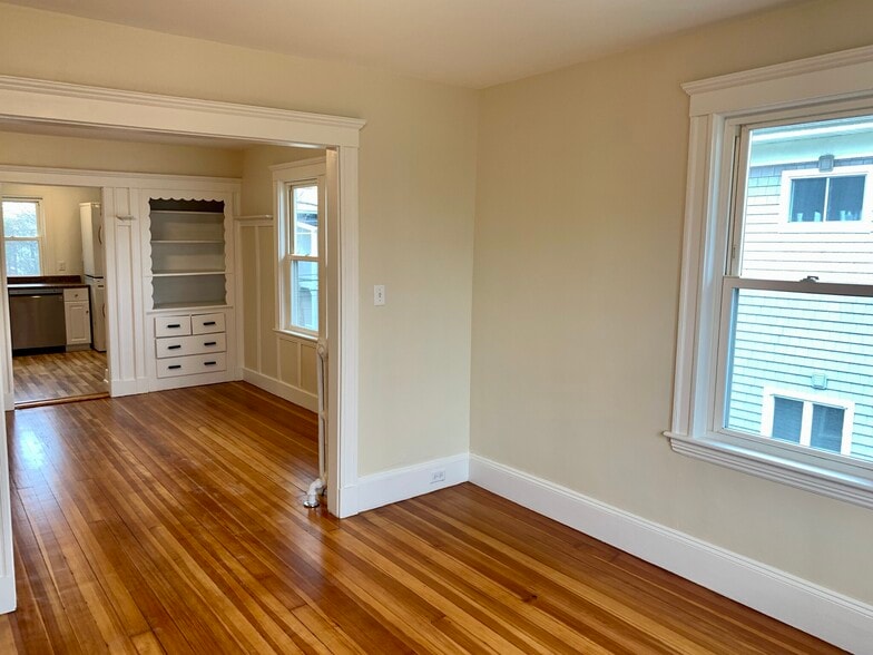 Building Photo - 125 Manthorne Rd