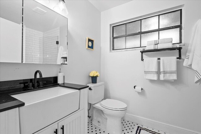 Building Photo - 2542 Bedford Mews Dr