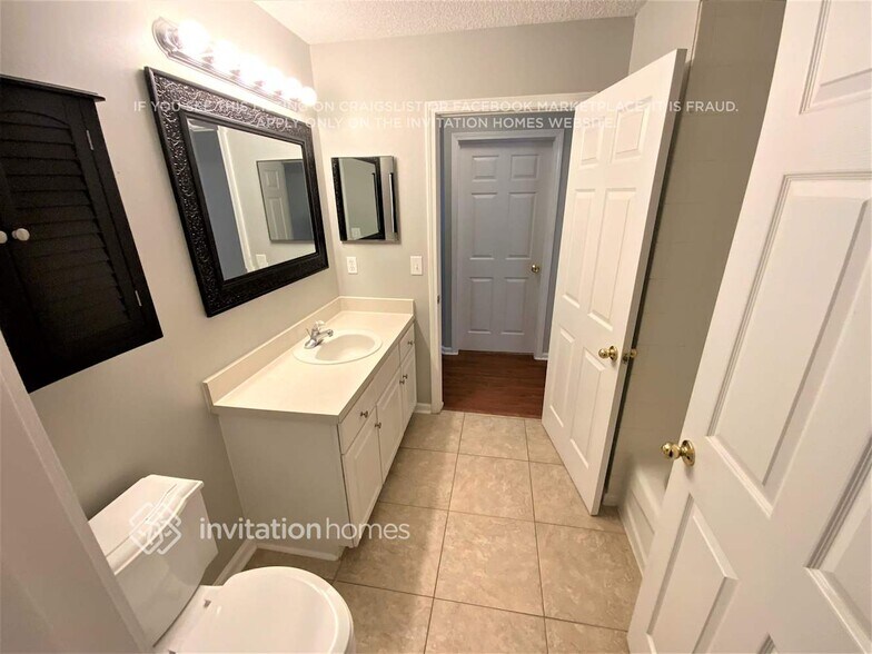 Building Photo - 909 N Lilac Loop