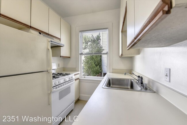 Building Photo - 2351 Washington St