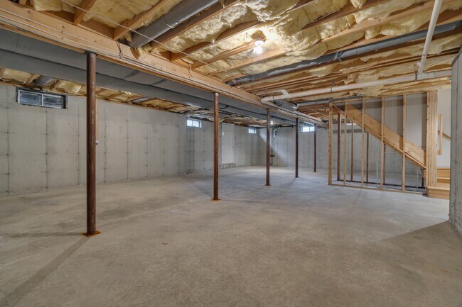 Building Photo - 319 Stearns St