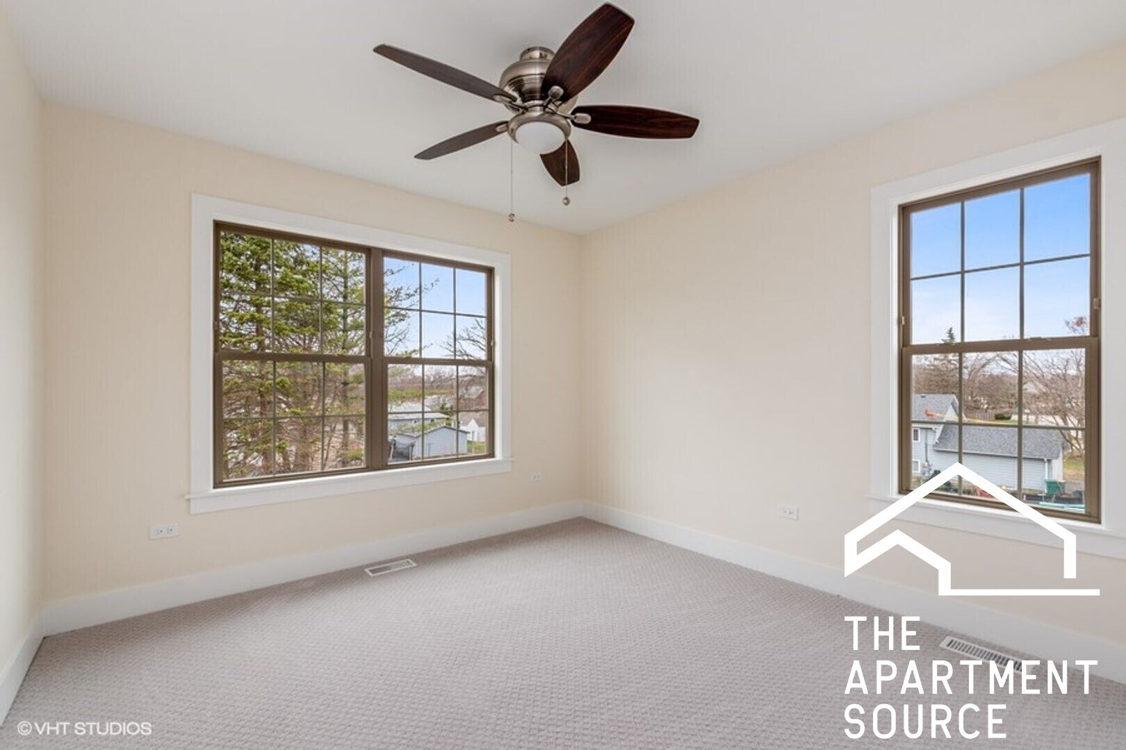 Building Photo - 664 Elm St